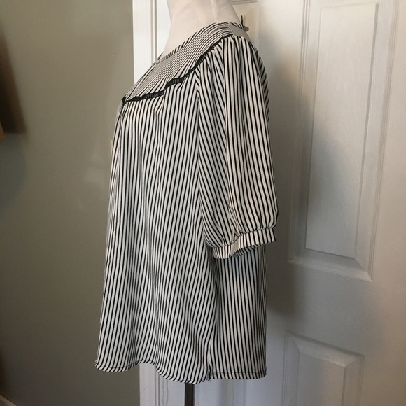 Ann Taylor top size 1X. Pull on. Short sleeve. - Picture 4 of 9